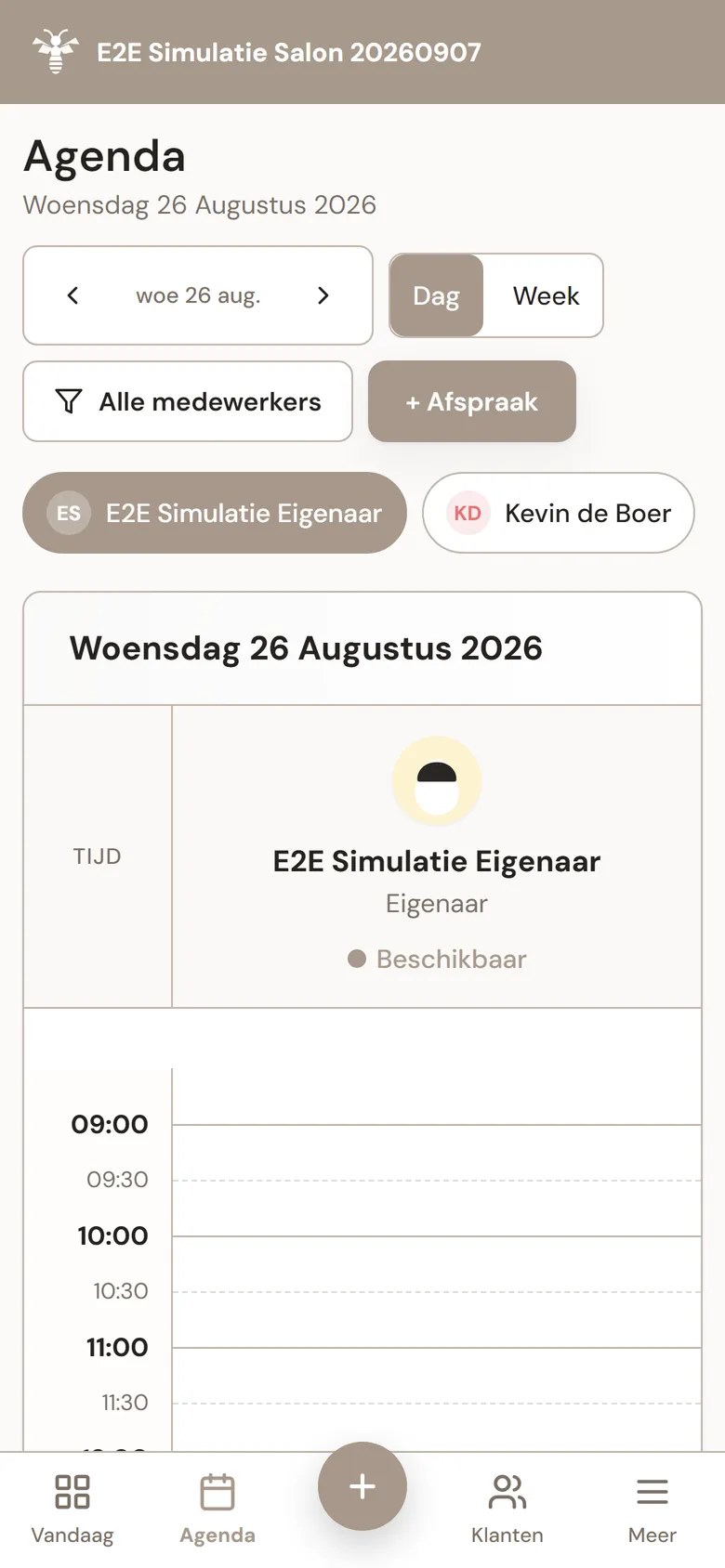 Dagagenda in MyWest met medewerkers naast elkaar in kolommen en afspraken die je met slepen verplaatst.