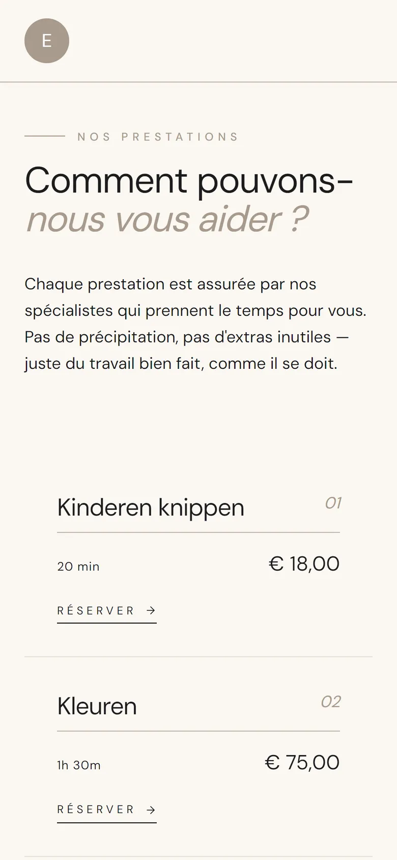 La page de réservation publique d'un salon, où les clients réservent eux-mêmes à toute heure.