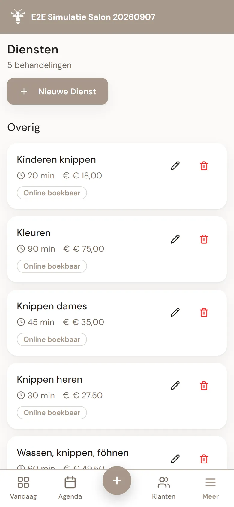 Dienstenbeheer in MyWest: prijzen, duur en categorieën voor elke behandeling die de salon aanbiedt.