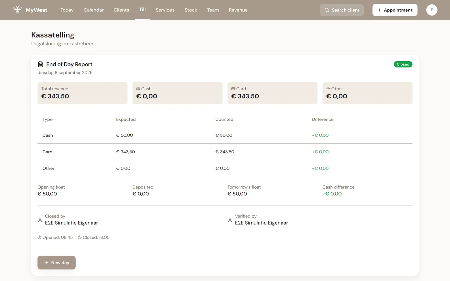 MyWest checkout screen with the client's bill and the choice between cash and card payment.